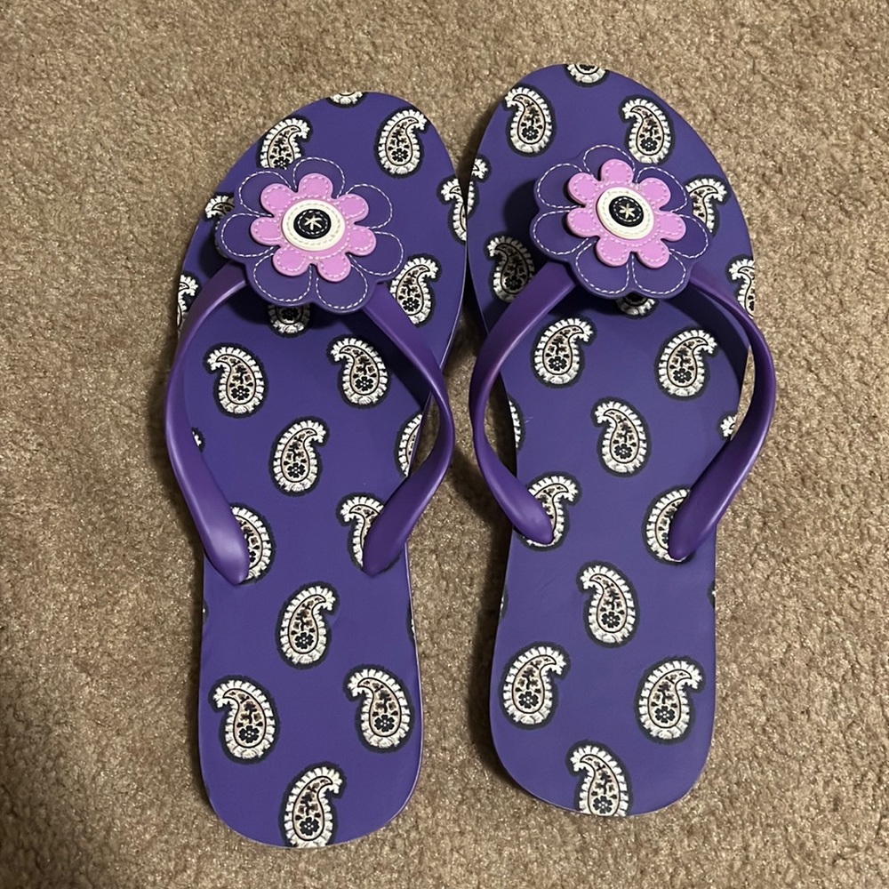 Vera Bradley flower flip flops size large (9-10).